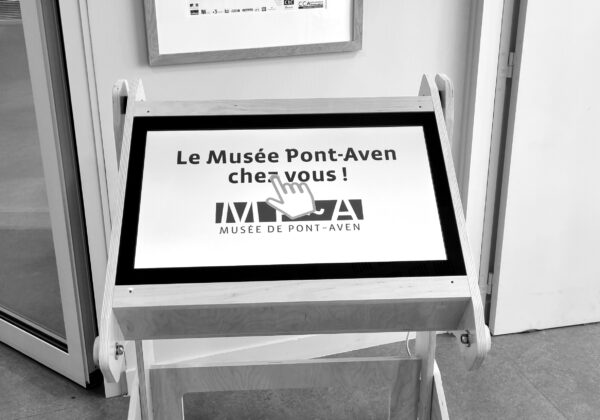 Borne tactile au Musée de Pont Aven